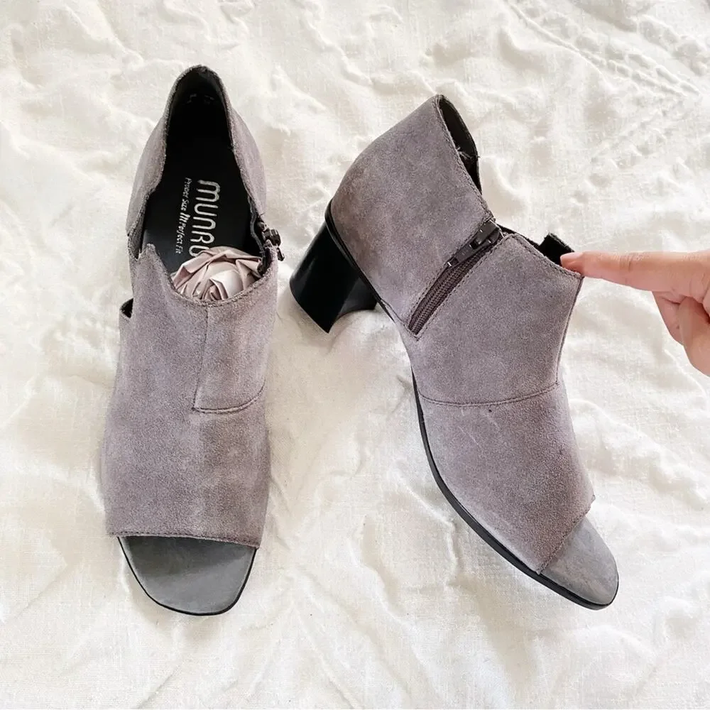 Munro sable Black Suede Sandal Size 9.5M